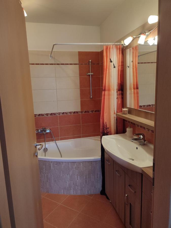 Larix Apartman Sárvár 外观 照片